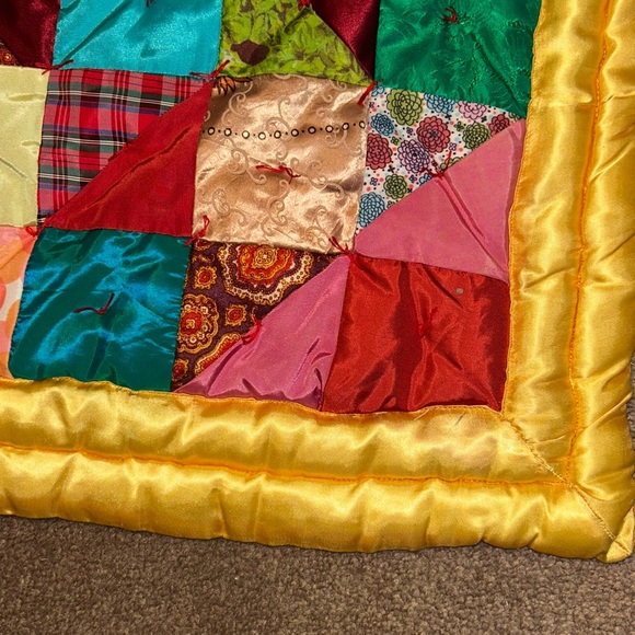 Vintage Patchwork Quilt. 1969 handmade, 56”x65”. Good condition - Picture 15 of 15